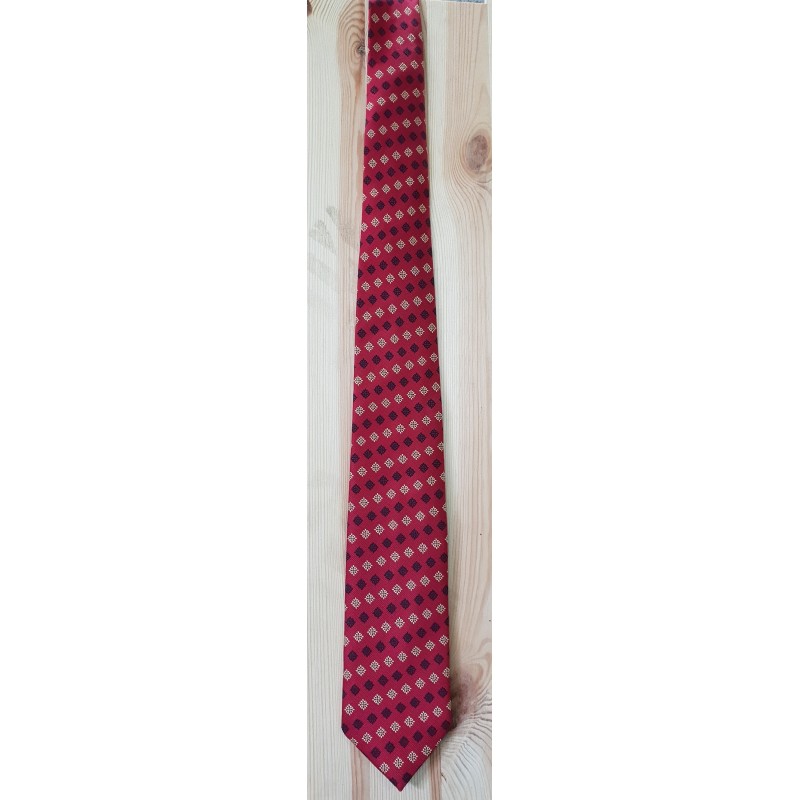 cravate bordeaux motif croix occitanes