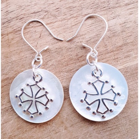 boucles d'oreilles nacre et croix occitane