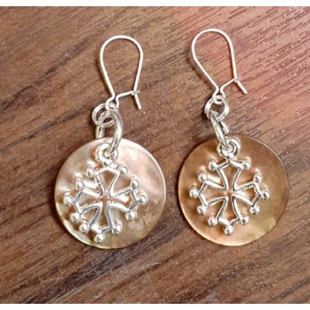 boucles d'oreilles nacre et croix occitane