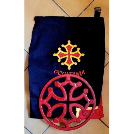 Lot tablier  noir et dessous de plat cerclé croix occitane